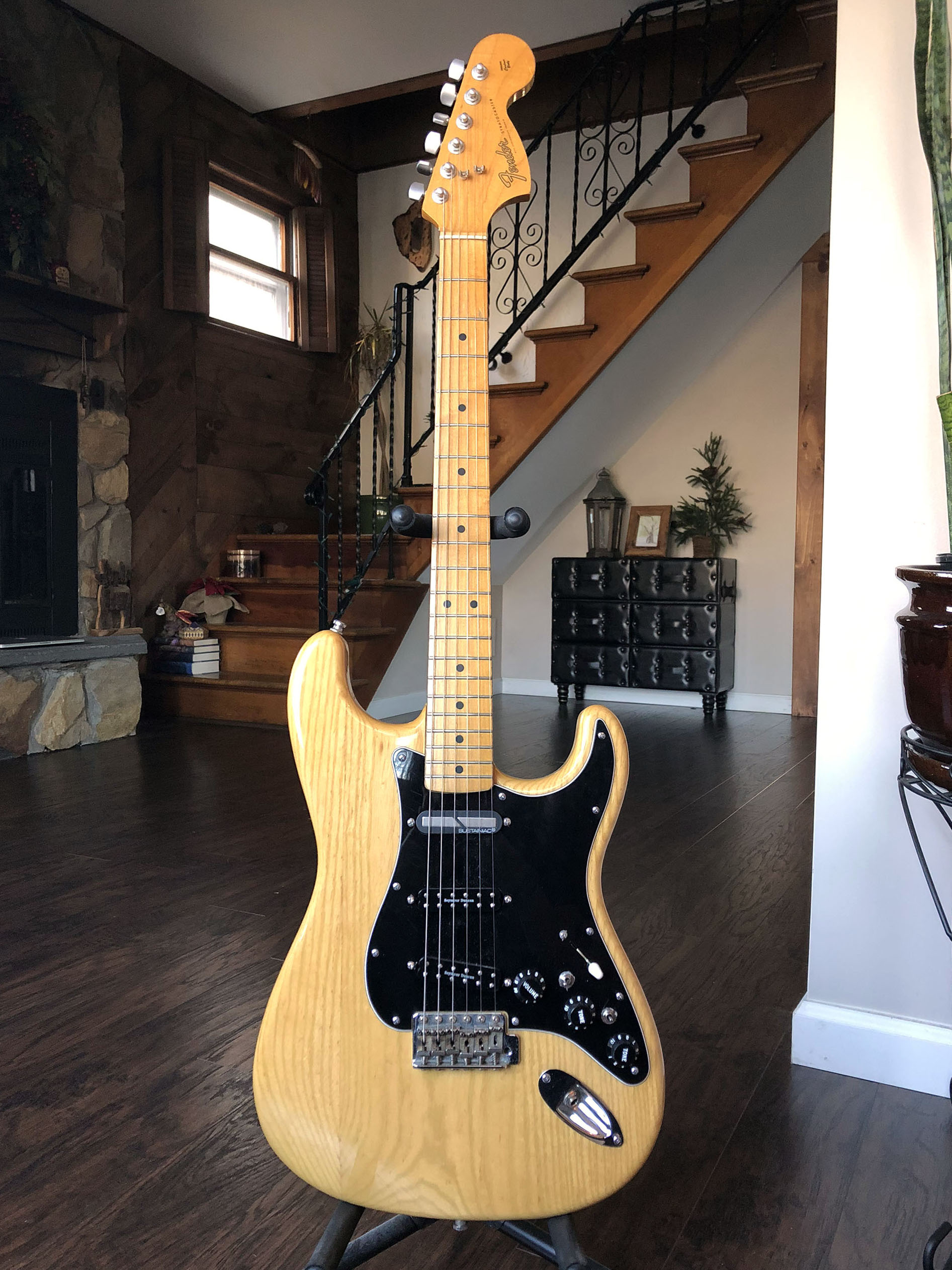 Fender Stratocaster 86 01.jpg